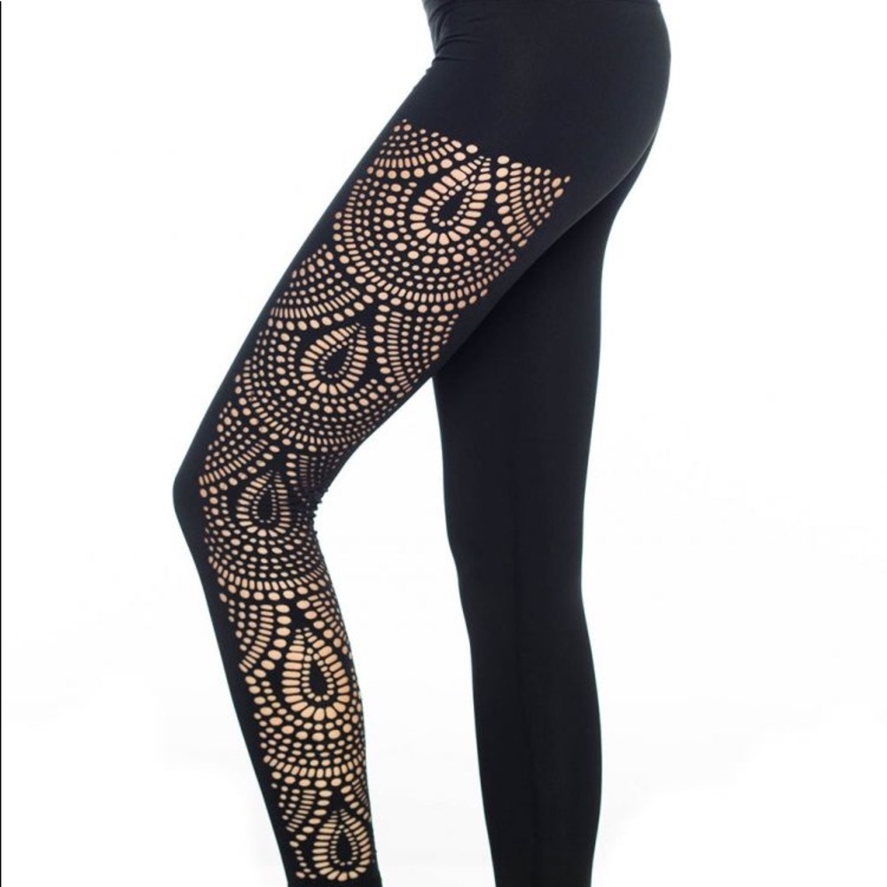Yoga Design Lab laser cut out leggings size medium